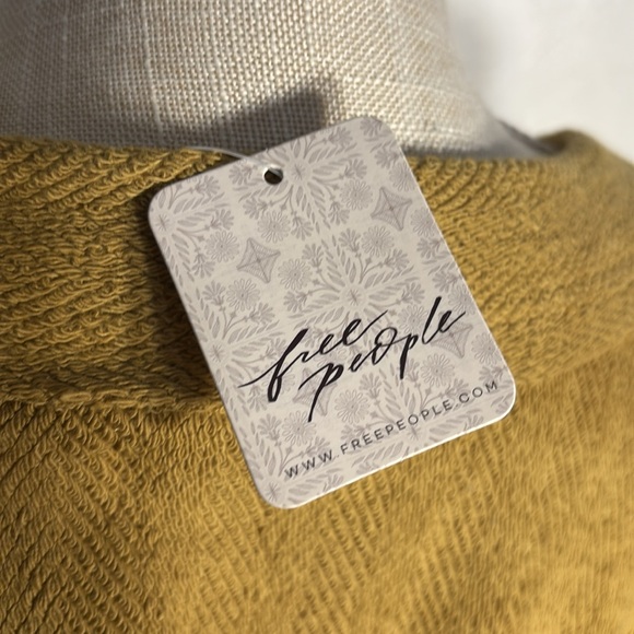 Free People Beach Pull over sweater Mustard Yellow Good Condition - Picture 5 of 10
